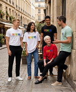 Groupe d’hommes et de femmes portant des t-shirts classiques, t-shirts oversize et sweatshirts Salut Fred de la collection Pride « This is not woke. You are just a dick. » dans une rue parisienne élégante, avec slogans multicolores imprimés au centre de la poitrine sur des modèles blancs, noirs, rouges et bleu opalin