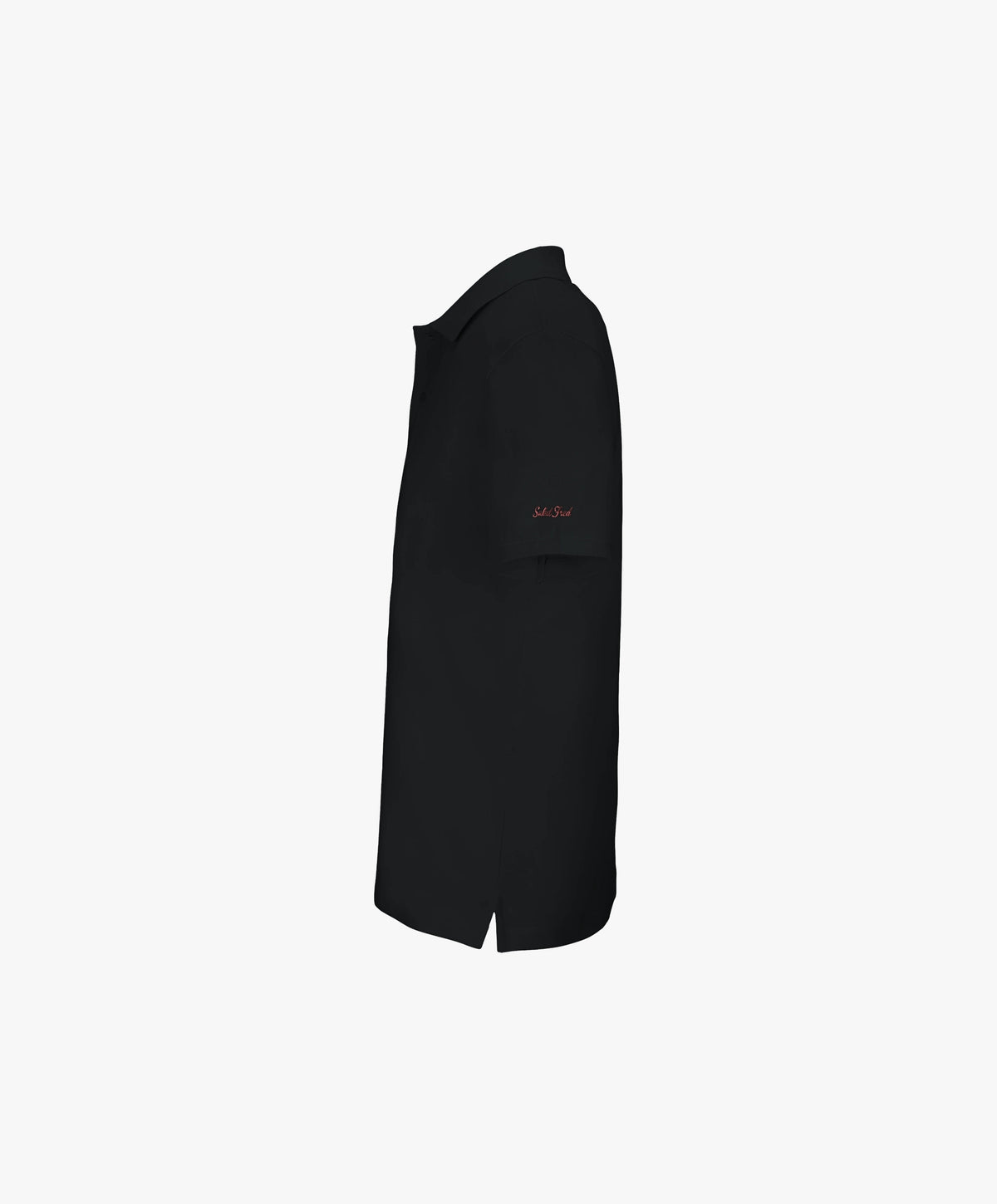 Vue côté gauche du polo noir Salut Fred avec broderie « Thérap(e)ute. À votre service », avec Salut Fred brodé près de l’épaule gauche