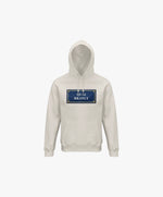 Vue de face du hoodie écru Salut Fred avec motif Quai Branly de la collection Rues de France
