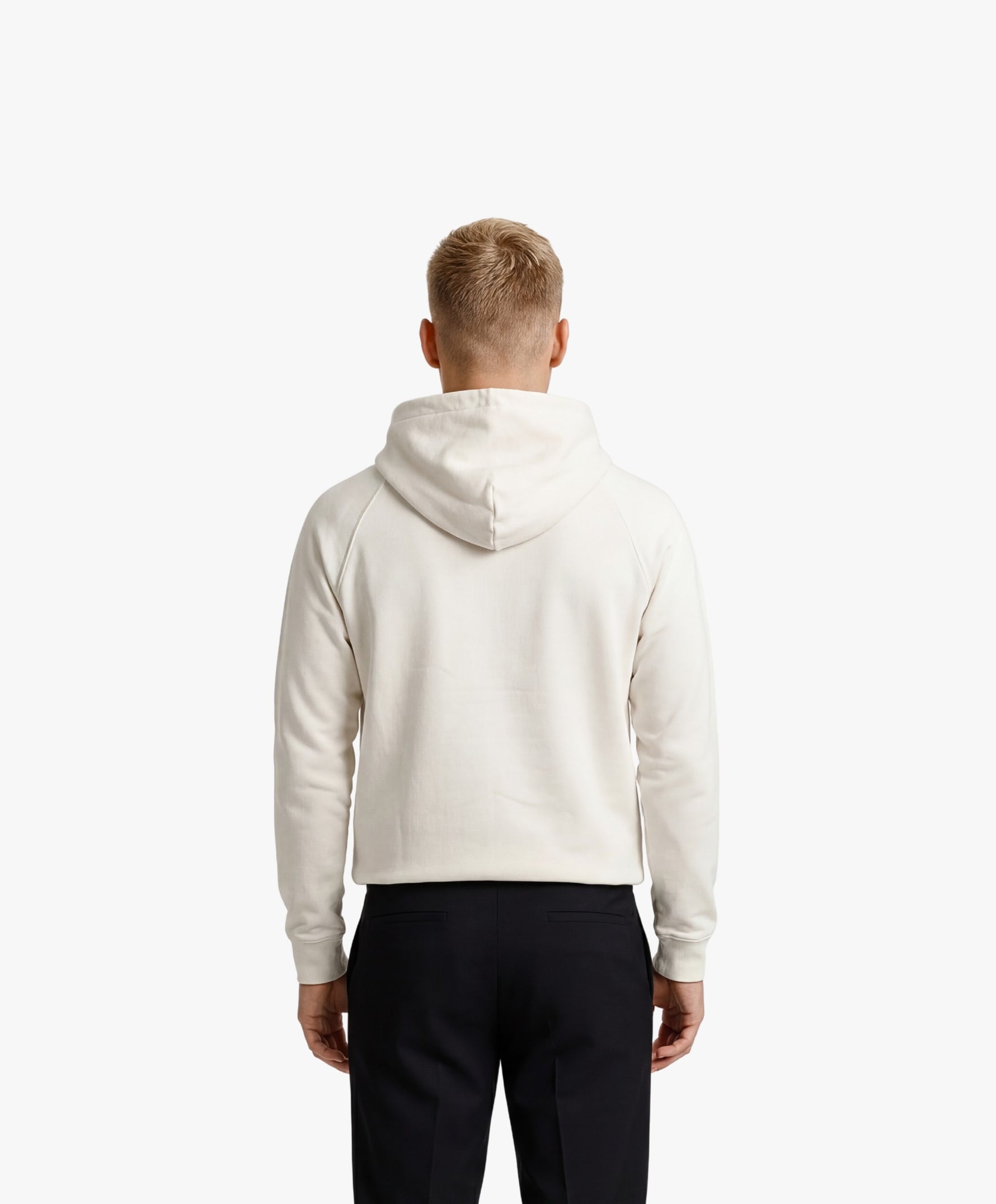 Vue de dos d’un homme portant un hoodie écru Salut Fred avec motif Quai Branly de la collection Rues de France