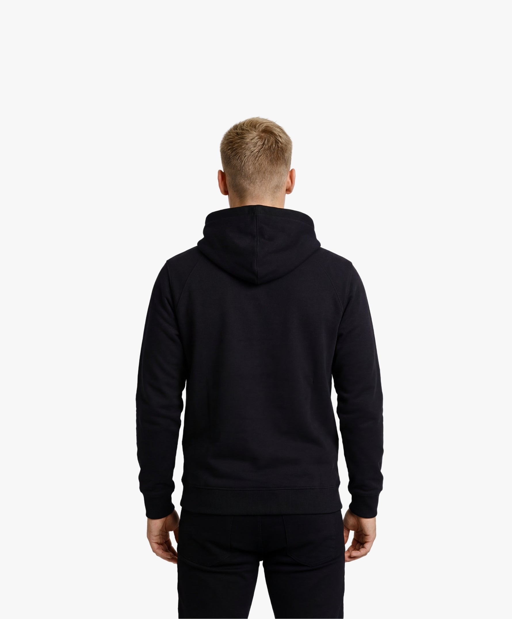 Vue de dos d’un homme portant un hoodie noir Salut Fred