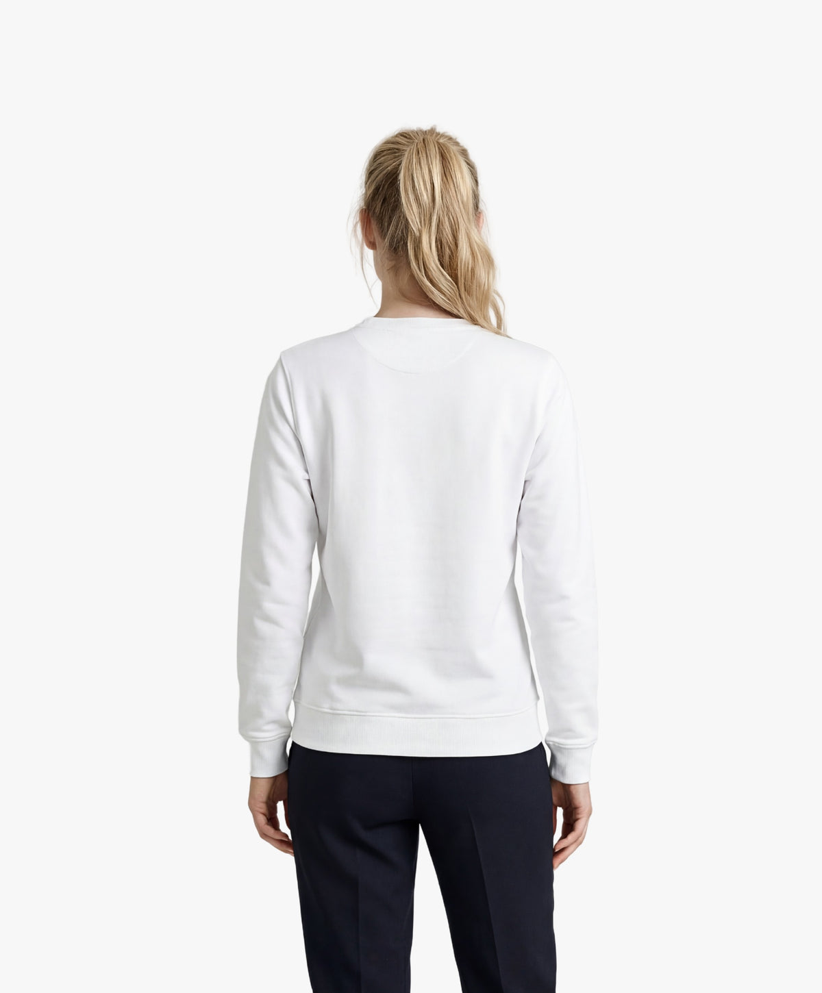 Vue de dos d’une femme portant un sweatshirt blanc Salut Fred de la collection Rues de France