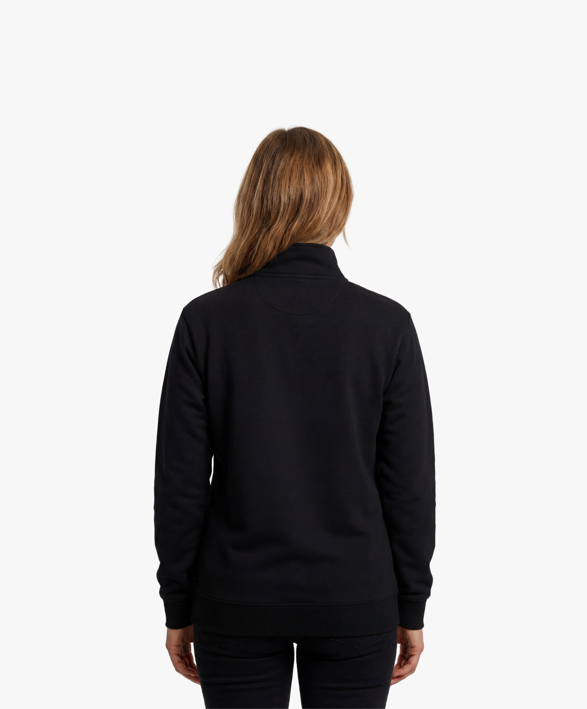 Vue de dos d’une femme portant le sweatshirt à col zippé 1/4 noir SF Monogramme Salut Fred