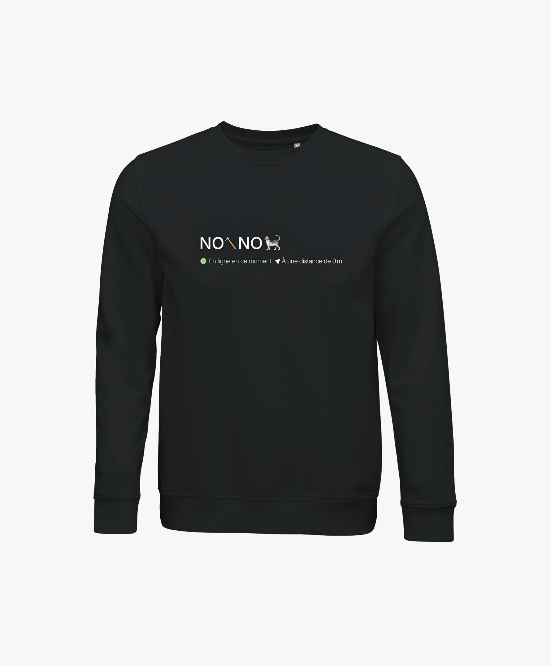 Vue de face du sweatshirt noir Salut Fred avec motif « No pic No Chat(te) », où « pic » et « Chat(te) » sont représentés par des emojis, de la collection NPNC et Pride