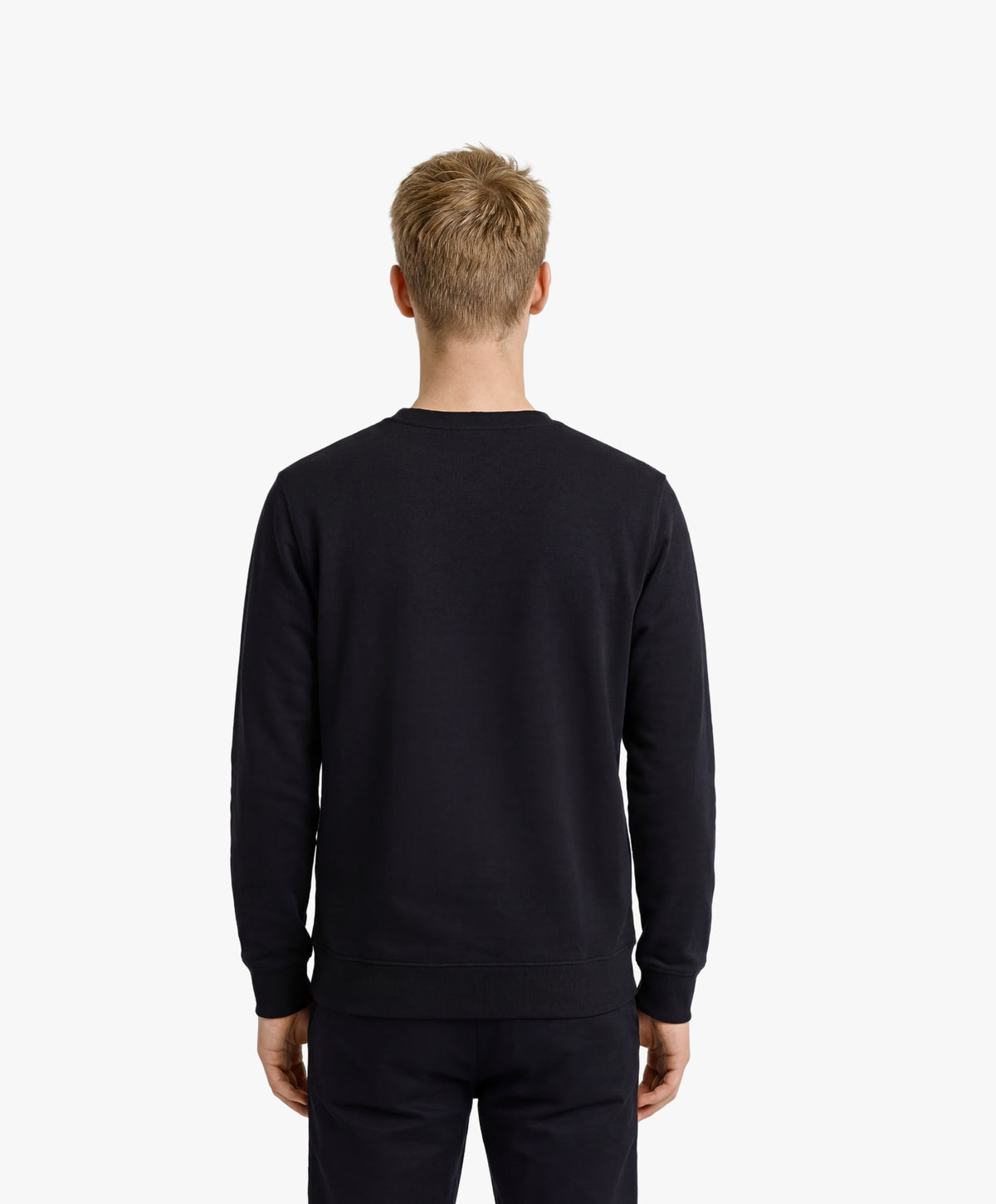 Vue de dos d’un homme portant un sweatshirt noir Salut Fred