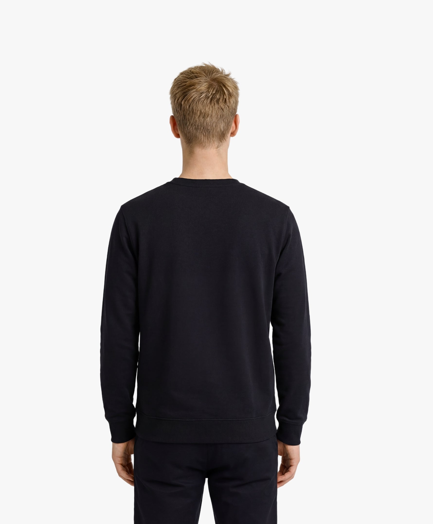 Vue de dos d’un homme portant un sweatshirt noir Salut Fred
