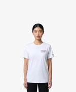 Vue de face d’une femme portant un t-shirt classique blanc Salut Fred avec broderie « Thérap(e)ute À votre service » sur la poitrine gauche