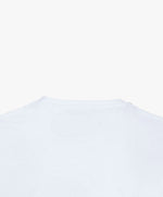 Vue extérieure du col du t-shirt classique blanc Salut Fred