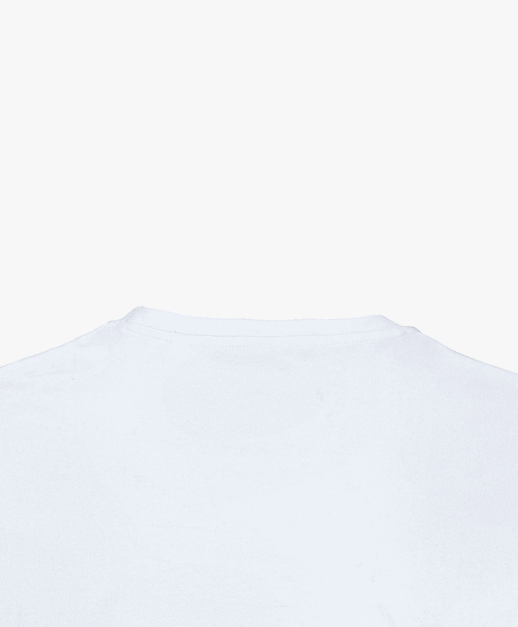 Vue extérieure du col du t-shirt classique blanc Salut Fred