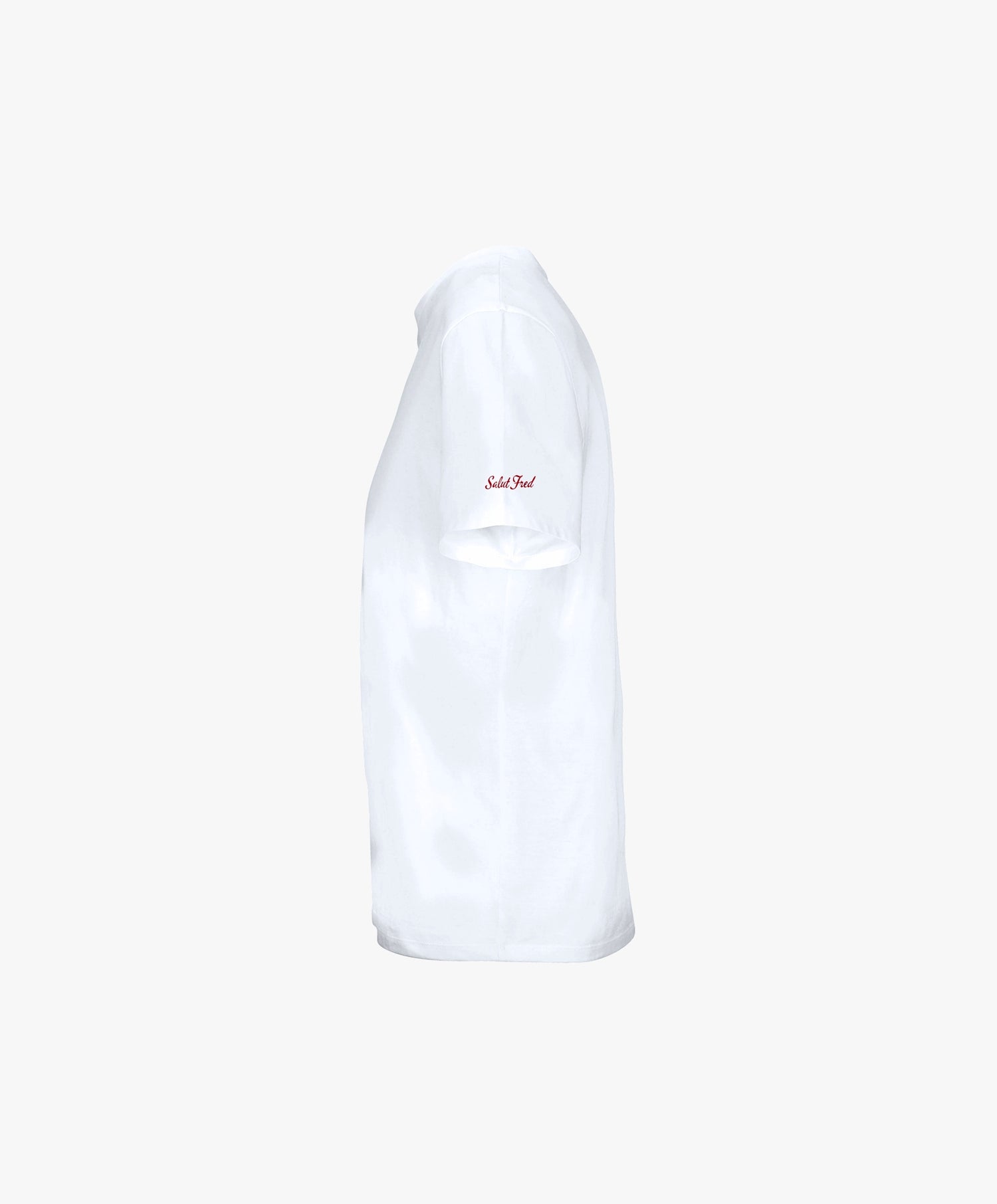 Vue côté gauche du t-shirt classique blanc Salut Fred avec motif Quai Branly de la collection Rues de France, avec Salut Fred imprimé près de l’épaule gauche