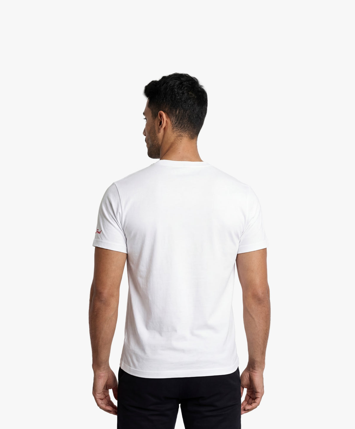 Vue de dos d’un homme portant un t-shirt classique blanc Salut Fred de la collection Rues de France