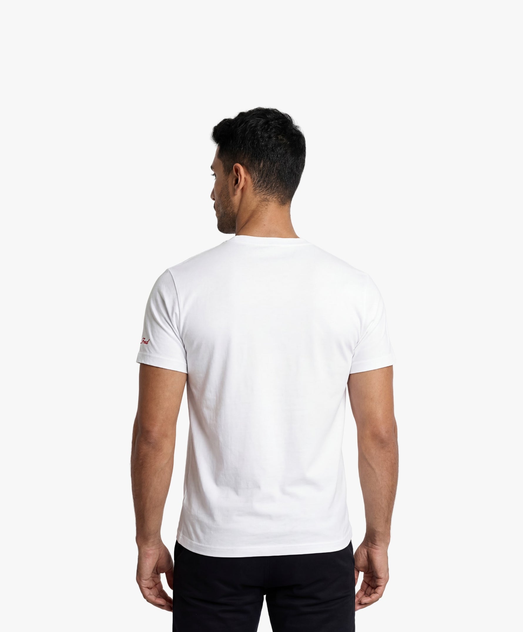 Vue de dos d’un homme portant un t-shirt classique blanc Salut Fred de la collection Rues de France