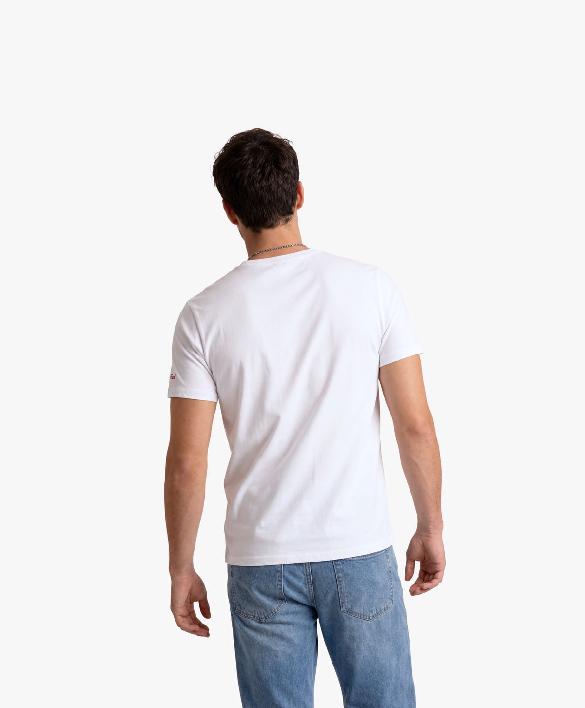 Vue de dos d’un homme portant un t-shirt classique blanc Salut Fred de la collection Rues de France