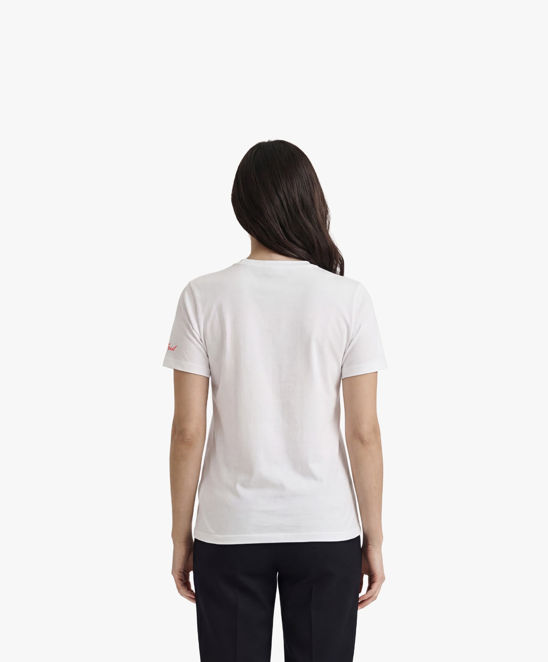 Vue de dos d’une femme portant un t-shirt classique blanc Salut Fred de la collection Rues de France