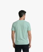 Vue de dos d’un homme portant un t-shirt classique bleu opalin Salut Fred de la collection Pride « This is not woke. You are just a dick. »