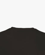 Vue extérieure du col du t-shirt classique noir Salut Fred