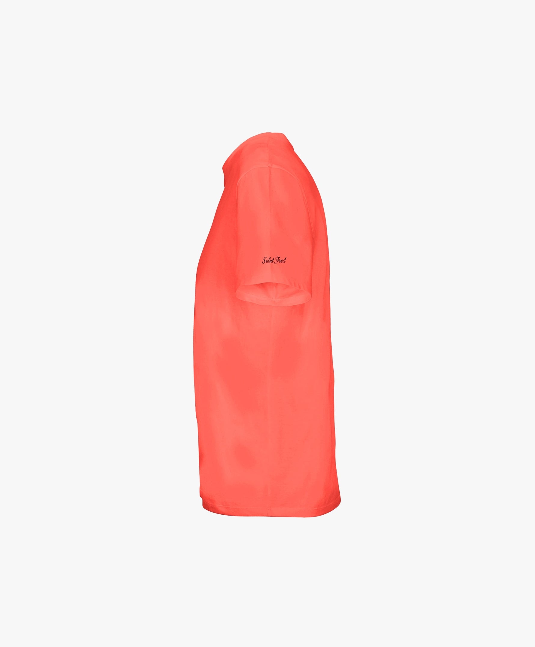 Vue côté gauche du t-shirt classique orange coquelicot Salut Fred avec broderie Salut Fred sur la manche gauche
