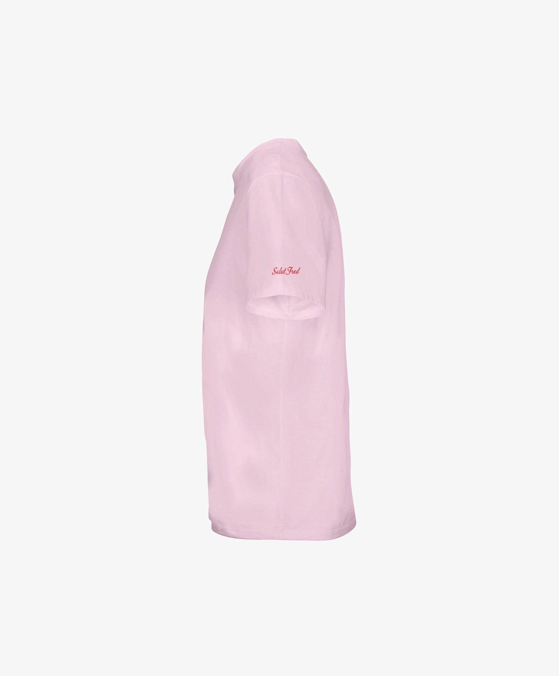 Vue côté gauche du t-shirt classique rose poudré « Tu baises dans mon estime. » Salut Fred avec Salut Fred imprimé sur la manche gauche