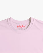 Vue intérieure du col du t-shirt classique rose poudré Salut Fred