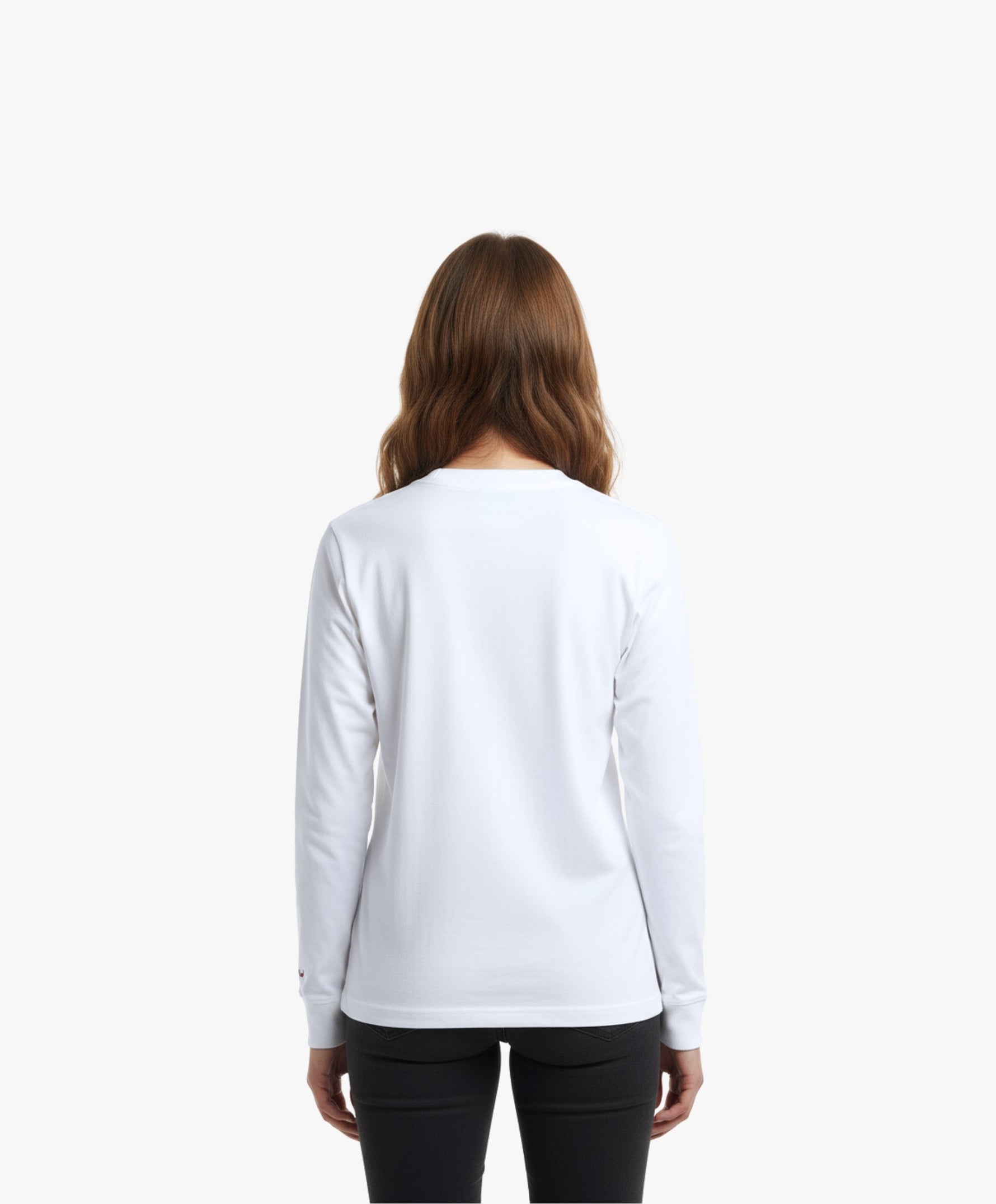 Femme vue de dos portant le t-shirt à manches longues blanc Salut Fred.