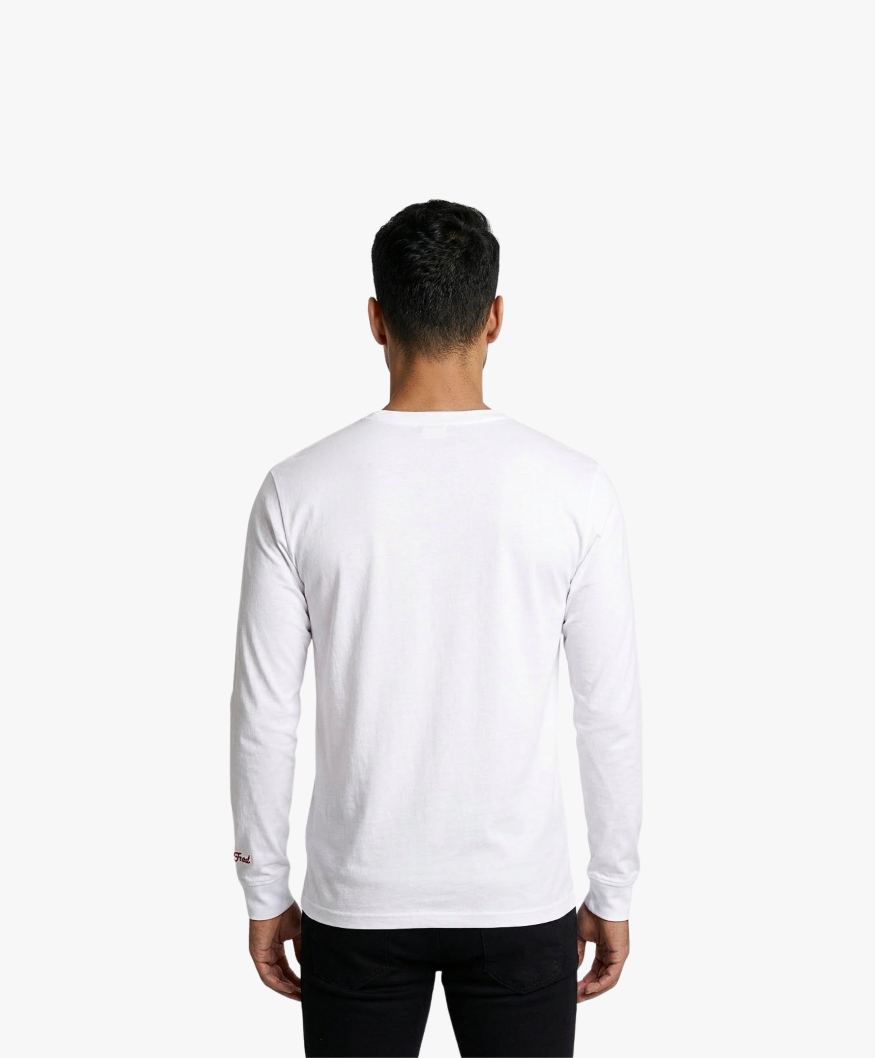 Vue de dos d’un homme portant un t-shirt manches longues blanc Salut Fred
