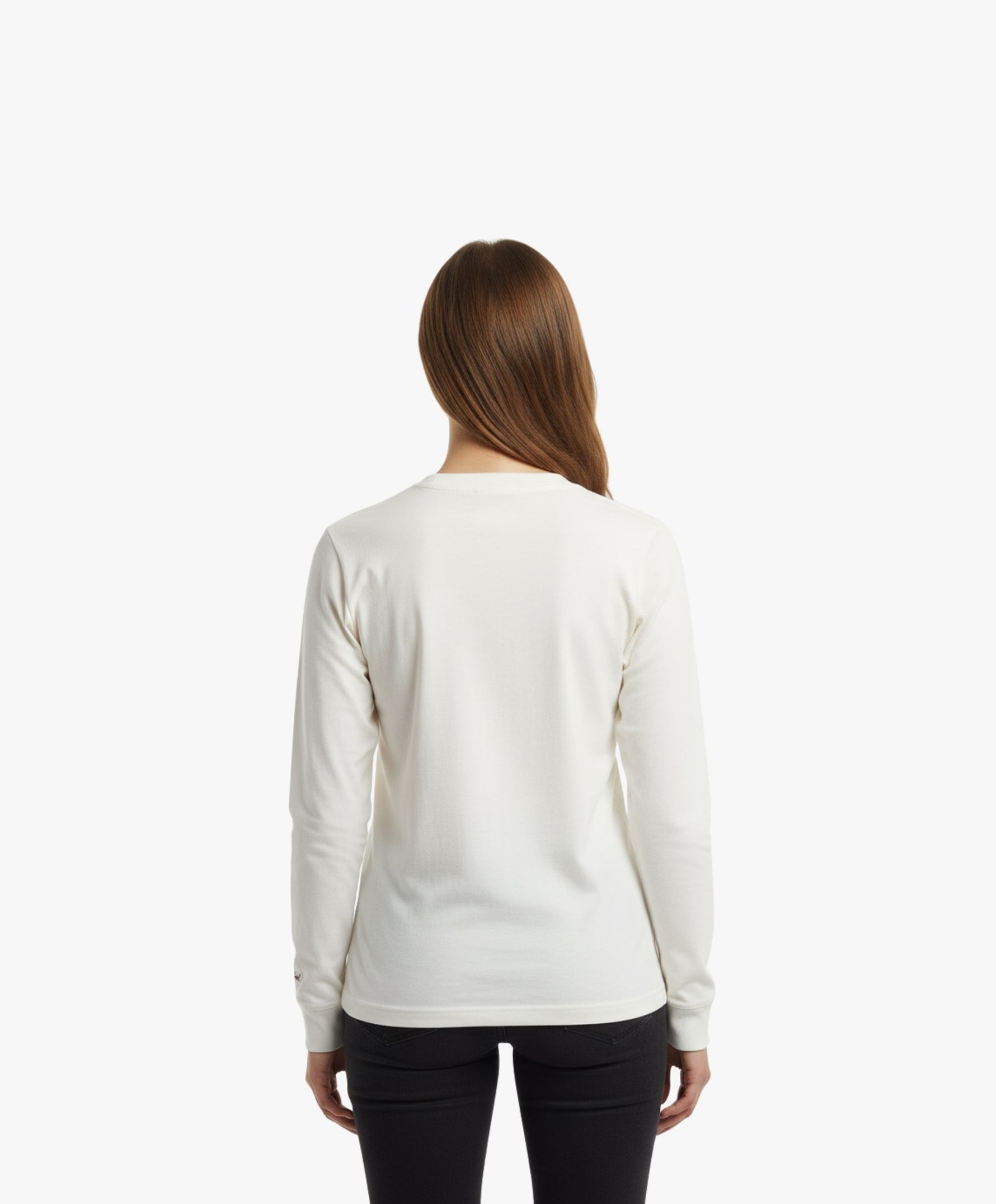 Vue de dos d’une femme portant le t-shirt à manches longues écru Salut Fred