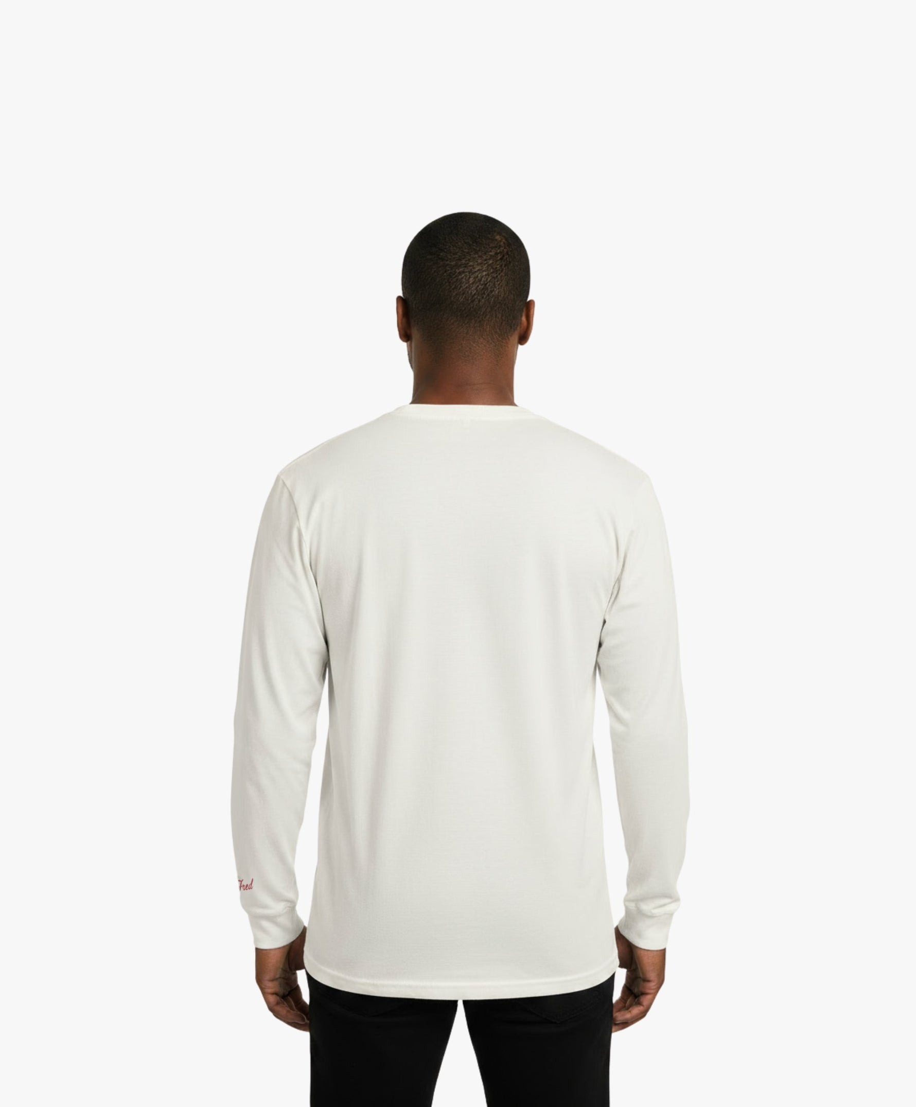 Vue de dos d’un homme portant le t-shirt à manches longues écru Salut Fred