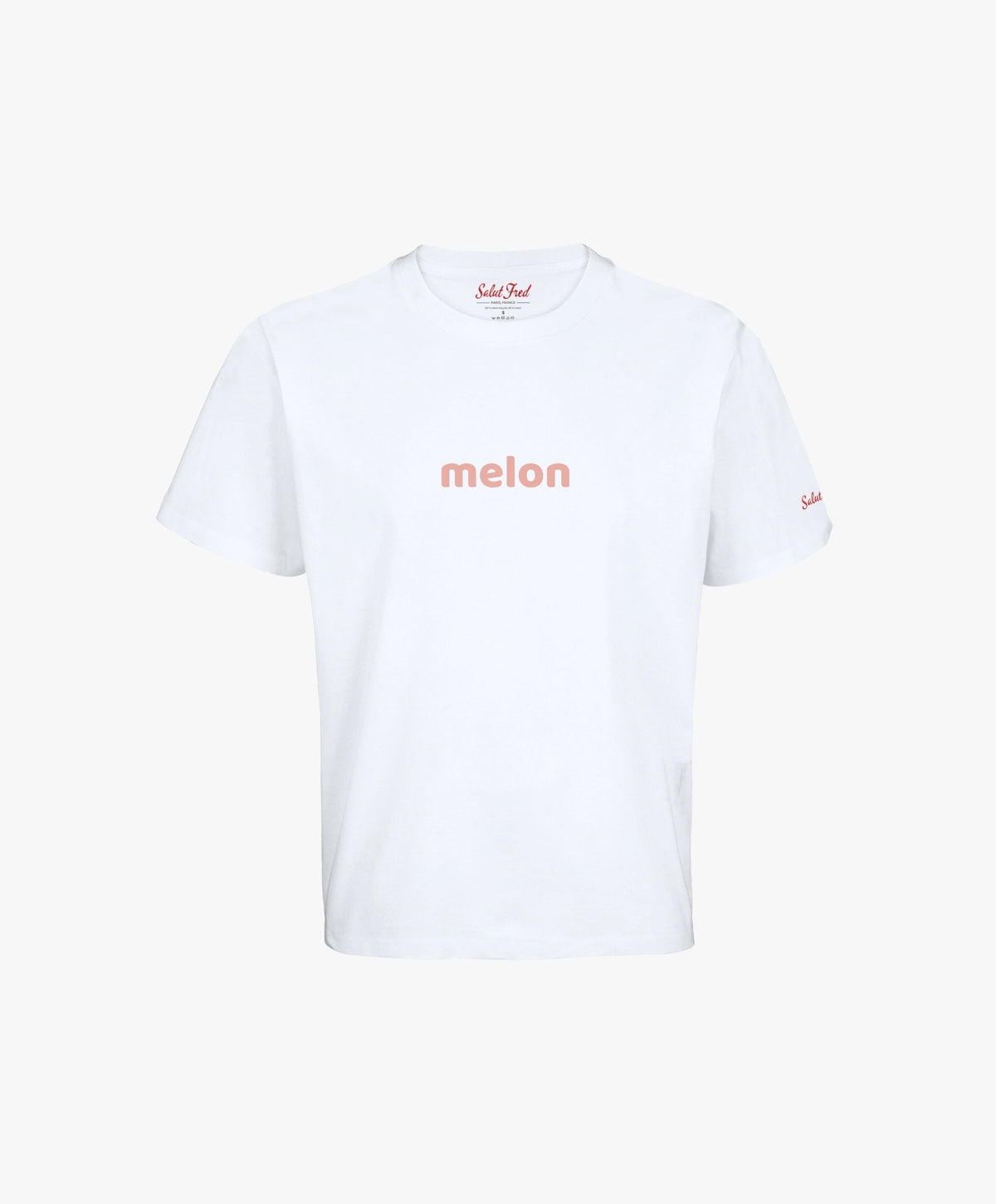 Vue de face du t-shirt oversize blanc « Melon Melèche » avec texte imprimé centré sur la poitrine et logo Salut Fred sur la manche gauche.