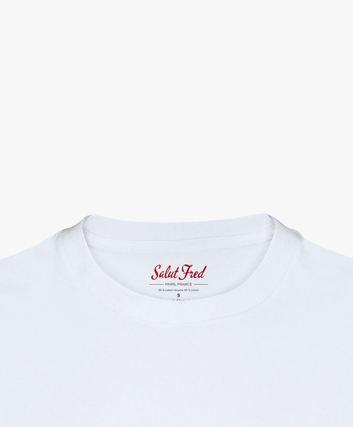 Vue intérieure du col du t-shirt oversize blanc Salut Fred de la collection Rues de France