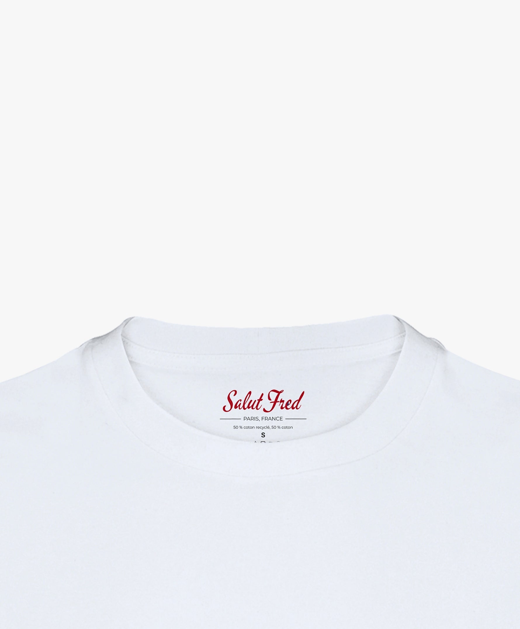 Vue intérieure du col du t-shirt oversize blanc Salut Fred de la collection Rues de France