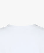 Vue extérieure du col du t-shirt oversize blanc Salut Fred de la collection Rues de France