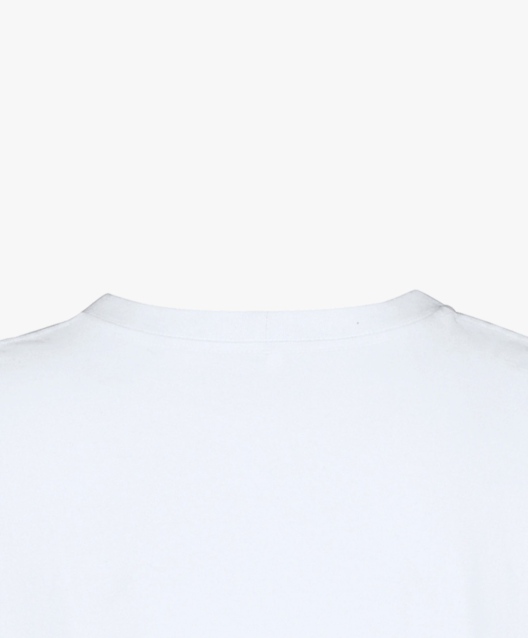 Vue extérieure du col du t-shirt oversize blanc Salut Fred de la collection Rues de France