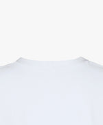 Vue extérieure du col du t-shirt oversize blanc Salut Fred de la collection Rues de France