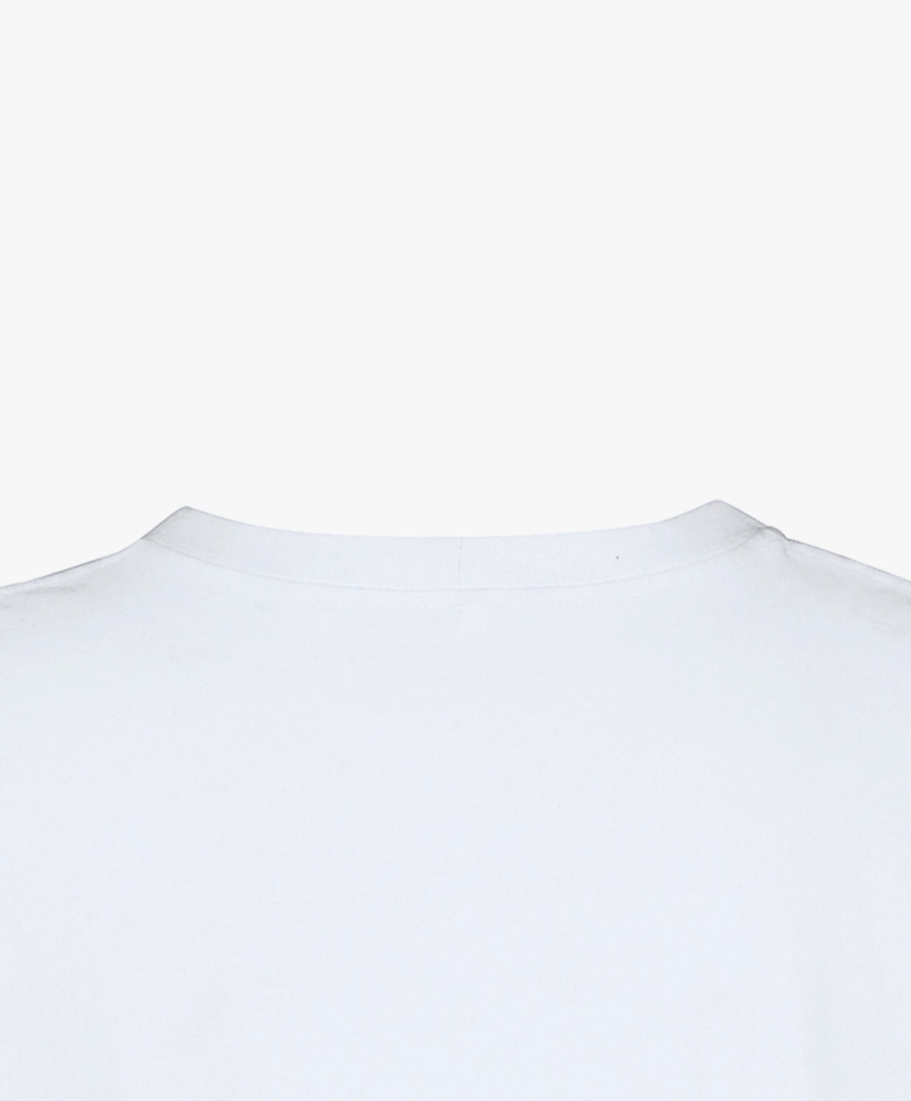 Vue extérieure du col du t-shirt oversize blanc Salut Fred de la collection Rues de France