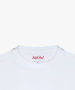 Vue intérieure du col du t-shirt oversize blanc Salut Fred de la collection Rues de France