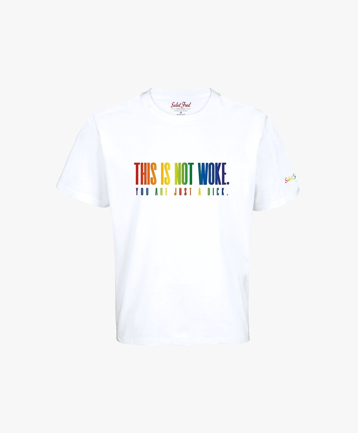 Vue de dos d’une femme portant un t-shirt oversize noir Salut Fred de la collection « This is not woke. You are just a dick. »