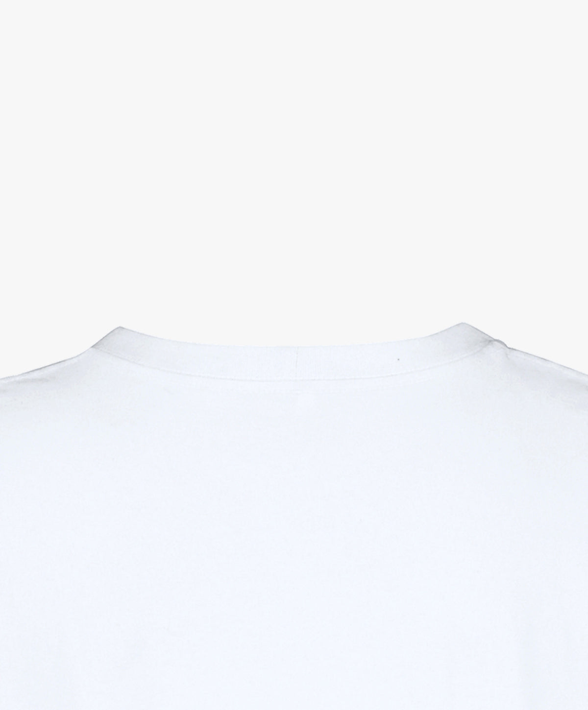 Vue extérieure du col du t-shirt oversize blanc Salut Fred de la collection « This is not woke. You are just a dick. »