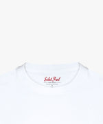 Vue intérieure du col du t-shirt oversize blanc Salut Fred de la collection « This is not woke. You are just a dick. »