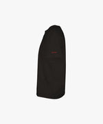 Vue côté gauche du t-shirt oversize noir « Melon Melèche » avec logo Salut Fred sur la manche gauche.