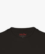 Vue col intérieur du t-shirt oversize noir « Melon Melèche » avec étiquette intérieure Salut Fred.