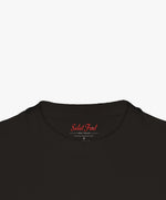 Vue intérieure du col du t-shirt oversize noir Salut Fred