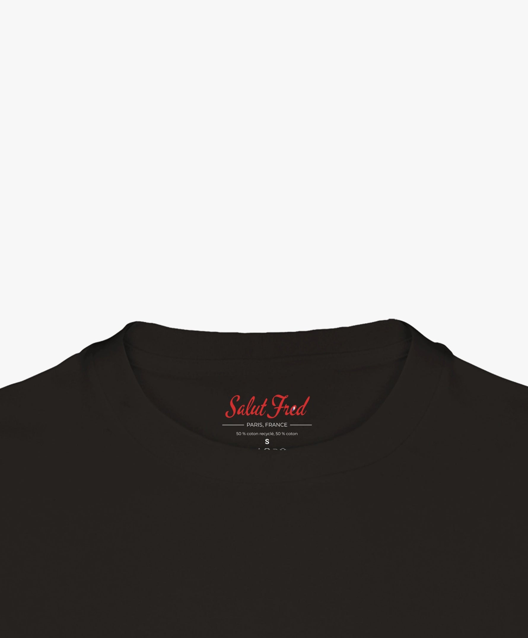 Vue intérieure du col du t-shirt oversize noir Salut Fred